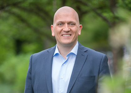 Dr Robert Aures