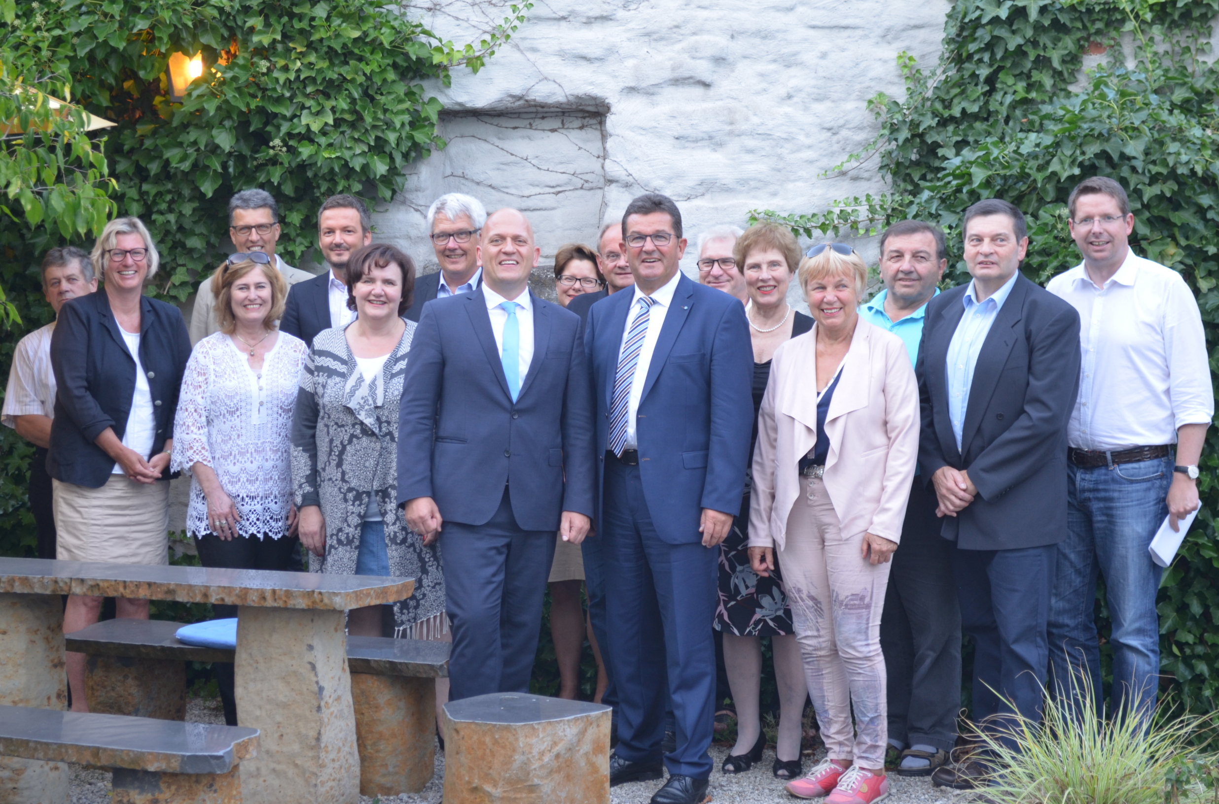 Bei einem Treffen von Vertretern der CSU-Fraktionen im Unterallgäuer Kreistag und der Stadtratsfraktion Memmingen mit dem OB Kandidaten Dr. Robert Aures herrschte große Einigkeit darüber, wie eine Zusammenarbeit zwischen Stadt und Land weiter ausgebaut we